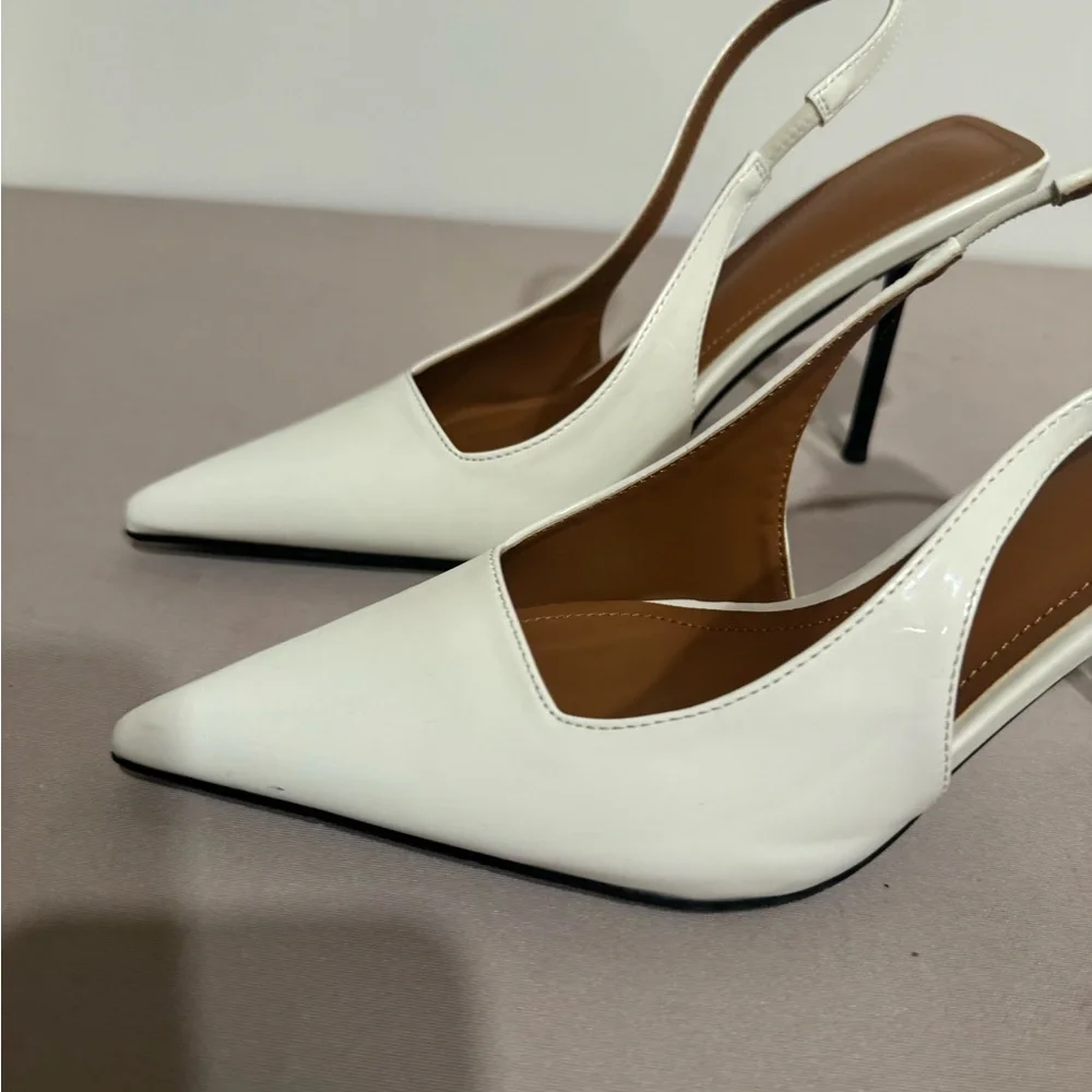 White shoes size 9 - Picture 8 of 16